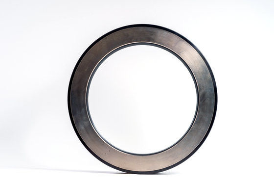 Dadi idraulici ad alta precisione per l'installazione e la rimozione