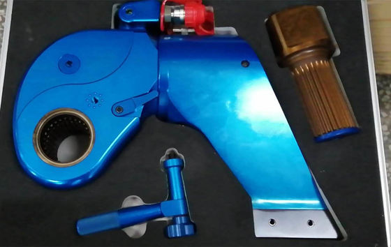 큰 볼트 유압식 토크 렌치는 알루미늄 경량을 사용하여 고정시키고 해체됩니다